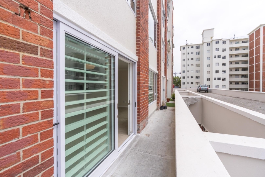 2 Bedroom Property for Sale in Sea Point Western Cape